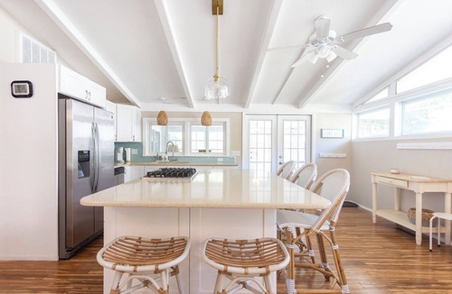 Grand Beach House | Coastal Comfort | Golf Cart, Ping Pong, Hot tub