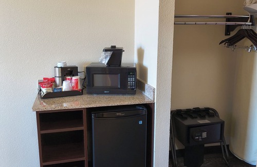 Eaton Hotel | Cobblestone Inn & Suites - Eaton