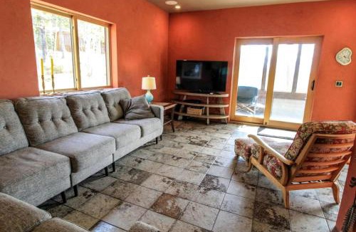 Columbia Falls House | Colorful Cabin with Hot-Tub, Game Room and Gym in Montana