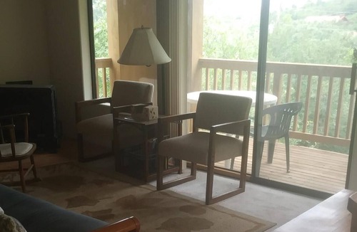 Summerhaven House | Come stay in a cabin, walking distance from the attractions of Summerhaven.