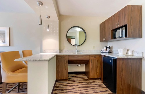Great Falls Hotel | Comfort Inn & Suites Market - Airport