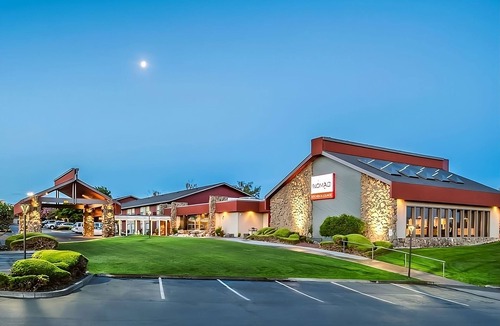 Kennewick Hotel | Comfort Meets Affordability, Free Parking, Outdoor Pool, Pets Allowed