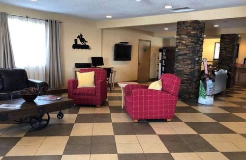 Evanston House | Comfort Meets Affordability in Knights Inn Evanston! Free Parking, Pet-friendly