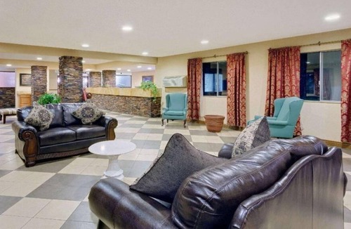 Evanston House | Comfort Meets Affordability in Knights Inn Evanston! Free Parking, Pet-friendly