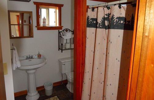 Dillon House | Comfortable accommodations located in the small town of Dillon, Mt.