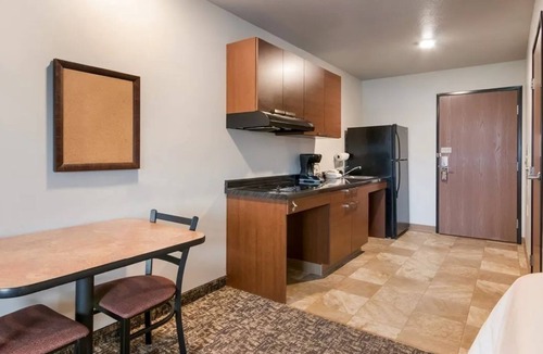 Pasco Hotel | Comfortable Rooms with Kitchens Near Franklin County Historical Museum