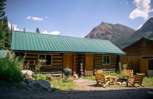 Cooke City-Silver Gate Cabin | Comfy cabin is situated on the Silver Gate property which overlooks 10,000ft tall mountain peaks surrounding the town.