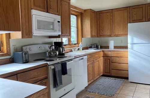 Helena House | Comfy, Charming 4-Bedroom Victorian Home in Central Helena - Vacation or Work