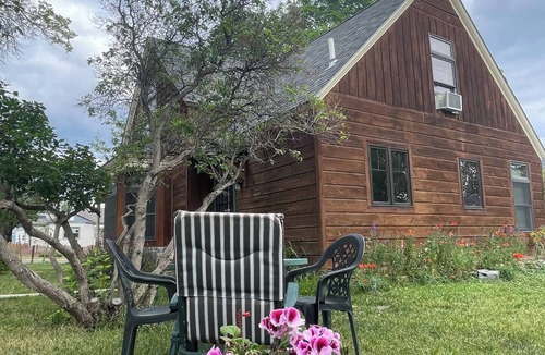 Helena House | Comfy, Charming 4-Bedroom Victorian Home in Central Helena - Vacation or Work