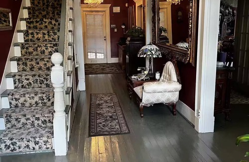 Bainbridge Bed & Breakfast | Commodore Bed & Breakfast/Green Room