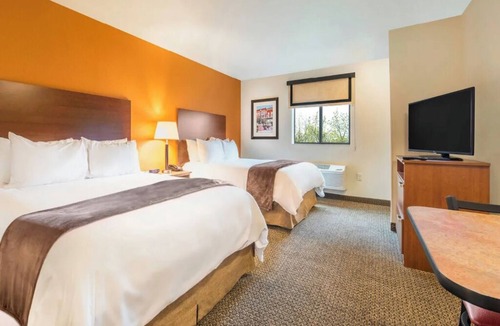 Bismarck Hotel | Convenient Studio Near North Dakota State Capitol – Easy Access to Attractions
