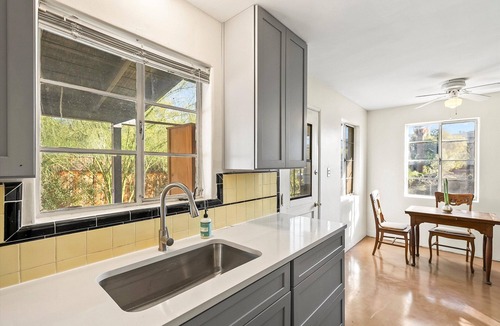 Samos Cottage | Copper Cottage, Historic Tucson Stay Near UofA