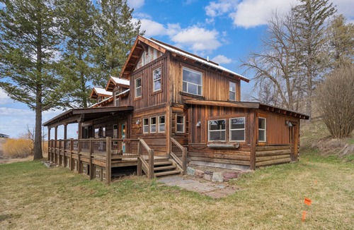 Eureka House | Costitch Lake Homestead – Extraordinary Views!