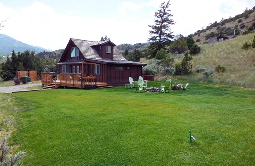 Emigrant Cottage | Country Cottage (Yellowstone 20 min. away) Secluded - Wi-Fi (sleeps 4-6)