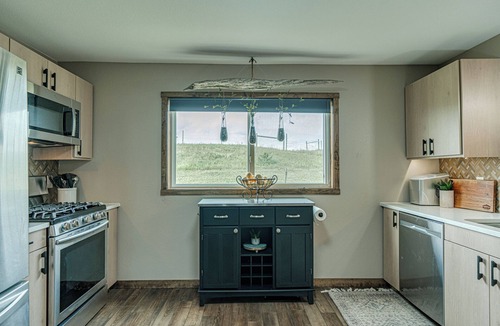 Menoken House | Country Living with Modern Amenities and Hot Tub