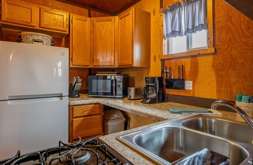 Cody Apartment | Cowboy Bunkhouse #1- 10 minutes from Cody, Western Charm and Comfort!