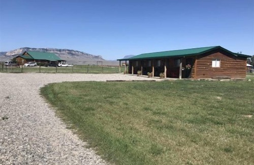 Cody Apartment | Cowboy Bunkhouse #1- 10 minutes from Cody, Western Charm and Comfort!