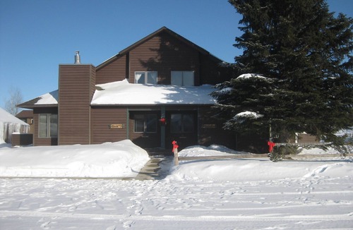 Red Lodge Condo | Cozy 2 Bed, 2 Bath Condo on Golf Course with Hot tub, Sauna & Pool!