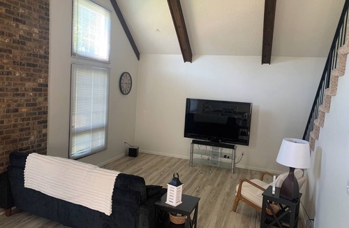 Dickinson House | Cozy 2 bedroom Cape Cod