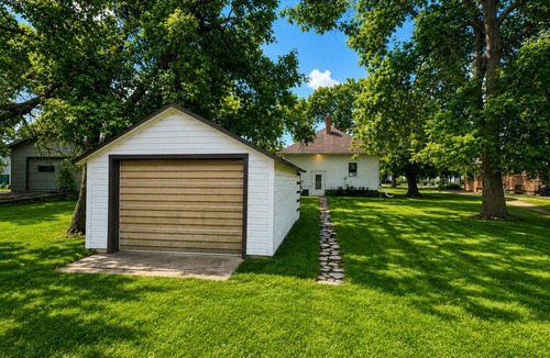New Rockford House | Cozy 2-bedroom house in New Rockford with AC - only 23 miles South Devils Lake!