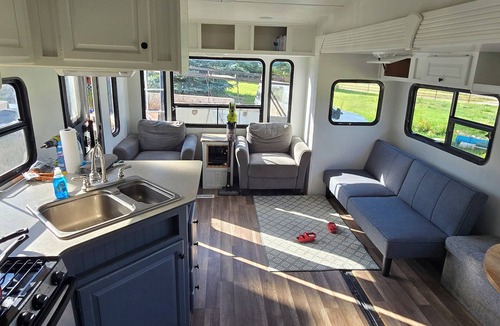 Kila House | Cozy 2-bedroom mobile home in lovely Kila with AC