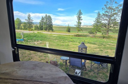 Kila House | Cozy 2-bedroom mobile home in lovely Kila with AC