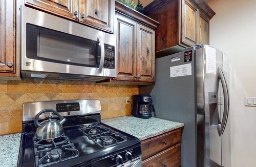Brian Head Condo | Cozy adventure condo w/free WiFI, mountain views, balcony, fireplace