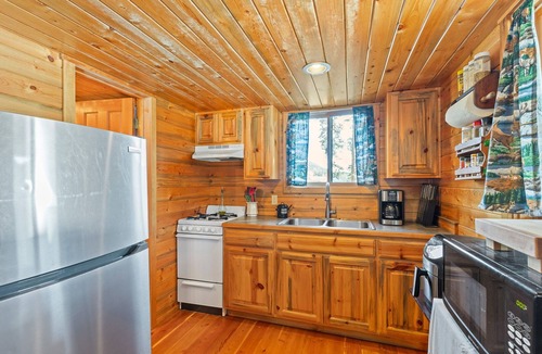 St. Regis Cabin | Cozy cabin in charming Saint Regis with AC, Wi-Fi fishing shopping and much more