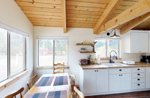 Sula Cabin | Cozy cabin in pastoral setting w/wood stove, mountain views, walk to river