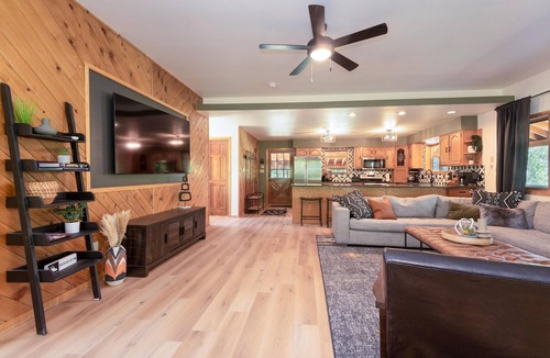 Mammoth Creek Cabin | Cozy Cabin Next To Panguitch Lake w/Hot Tub!