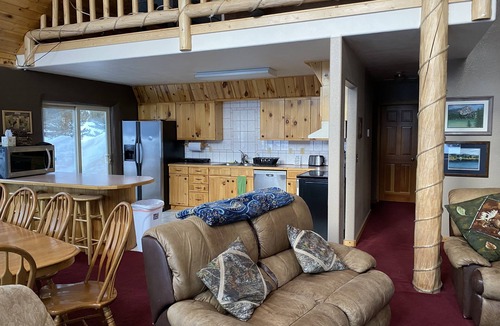 West Yellowstone Cabin | Cozy Cabin