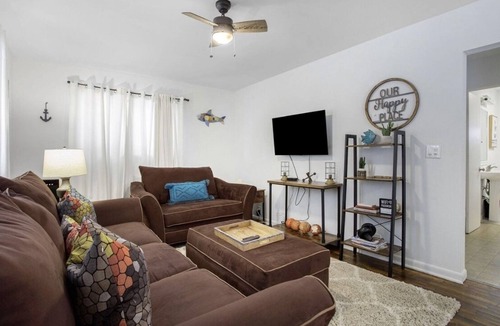 Riverside House | Cozy Cottage-2 miles to the beach