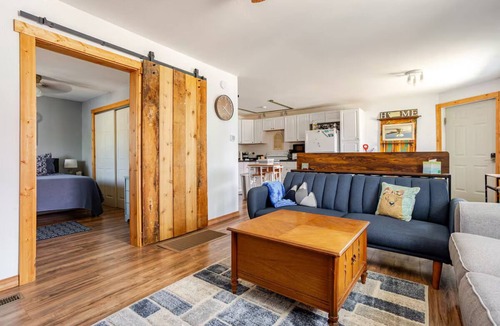 Anaconda House | Cozy Cottage near downtown brings Georgetown Lake & Fairmont to your fingertips!