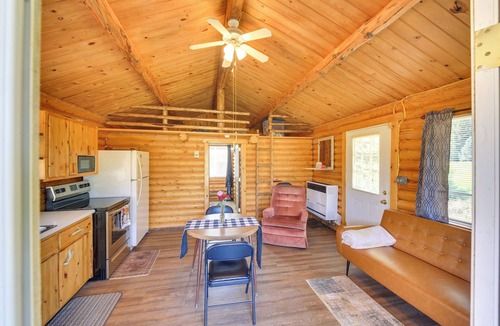 Trout Creek Cabin | Cozy Farm Cabin - 9 Mi to Trout Creek!