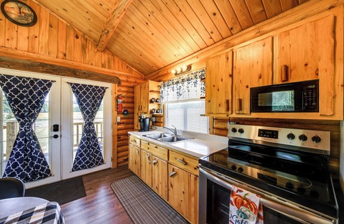 Trout Creek Cabin | Cozy Farm Cabin - 9 Mi to Trout Creek!