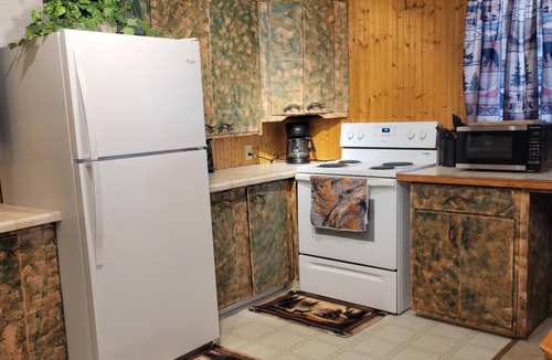 Jordan House | Cozy Hideaway Log Home in Welcoming Jordan MT