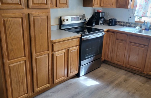 Westside House | Cozy home centrally located with a hot tub