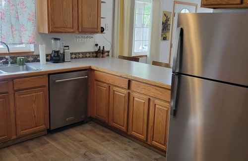 Westside House | Cozy home centrally located with a hot tub