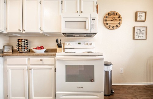 Rockrimmon Condo | ❤Cozy in the Springs! 2 BR, Kitchen. 4 Guests!❤