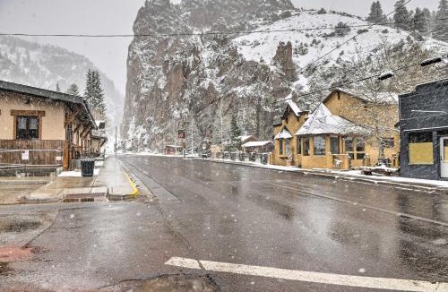 Creede House | Cozy Log Cabin Escape In the Heart of Creede!