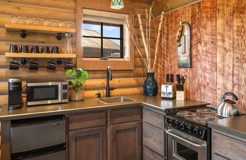 Livingston Cabin | Cozy Log Cabin near Yellowstone River and Park