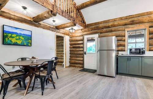 Divide Cabin | Cozy Melrose Cabin w/Fire Pit: Walk to River!