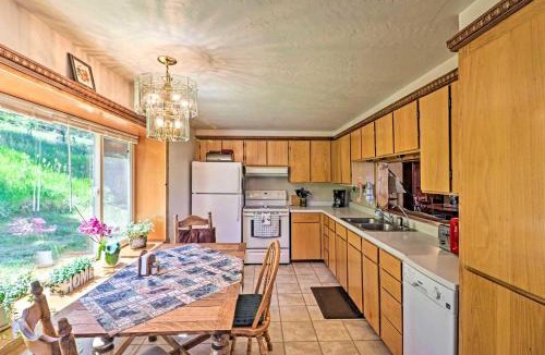 Kalispell House | Cozy Montana Lake View Getaway - Fish and Hike!