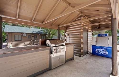 Colorado Springs Cabin | Cozy Nature Cabins with Pet-Friendly Amenities near Garden of the Gods in Colorado Springs, Colorado