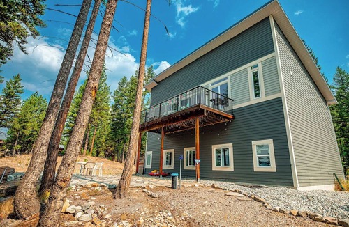 Marion House | Cozy, Pristine Lakefront Escape for Summer or Winter Fun/Built 2016