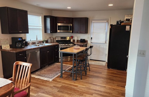 Laurel House | Cozy, quiet, comfortable 3br house, across from the Laurel High School.