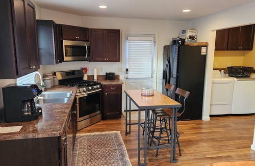 Laurel House | Cozy, quiet, comfortable 3br house, across from the Laurel High School.