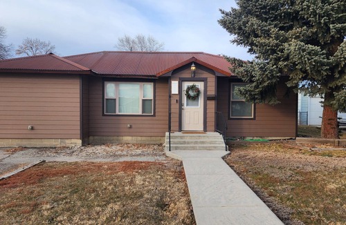 Laurel House | Cozy, quiet, comfortable 3br house, across from the Laurel High School.
