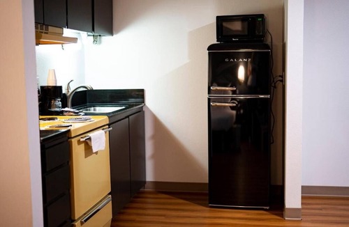 Hermiston Hotel | Cozy Room w/Coffee Maker & Parking Near Attractions — Comfort & Value