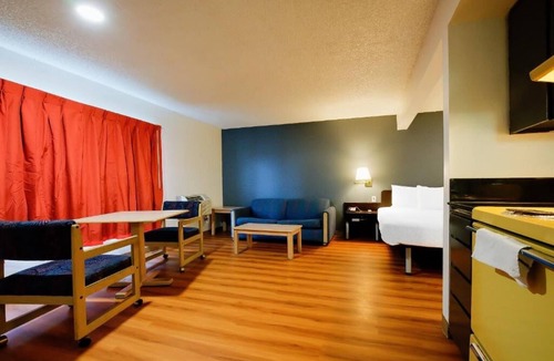 Hermiston Hotel | Cozy Room w/Coffee Maker & Parking Near Attractions — Comfort & Value